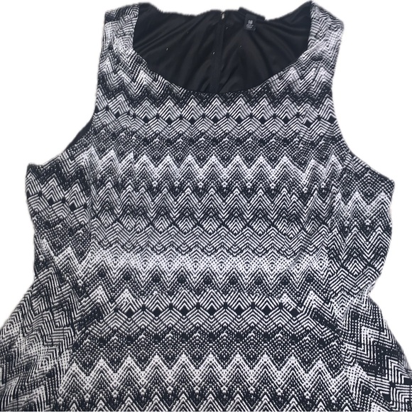 Torrid Sleeveless Chevron Deco Geometric Swing Mini Dress Tunic Stretch 18 - Picture 3 of 8